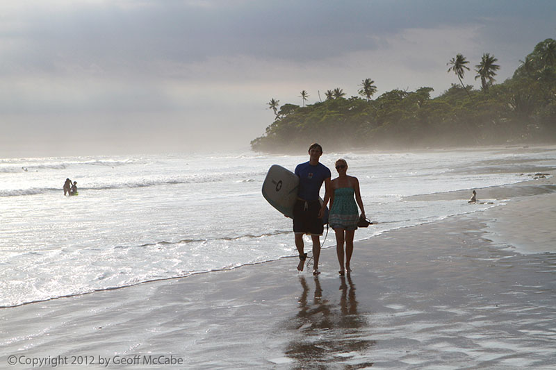 cabinas en playa hermosa santa teresa costa rica surf